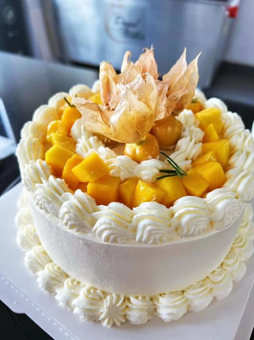 【甜久荟 法式芒果/水果鲜奶蛋糕】 人人都喜爱的水果蛋糕  顶部铺以新鲜芒果块 姑娘果装饰 无色素无化学添加剂 适合任何场合 商品图1