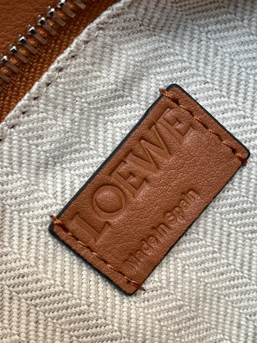 Lo*we🔥新款经典Puzzle 腰包-棕色小号 商品图9