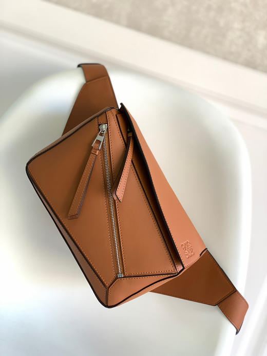 Lo*we🔥新款经典Puzzle 腰包-棕色小号 商品图1