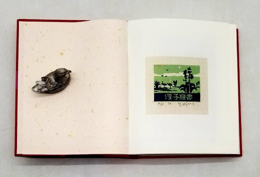 《传奇 张爱玲》，精装，淳子著，上海辞书出版社2020年版，定价100，售价50元，非偏远地区包邮。

淳子秉持一贯的文风，以张爱玲的余韵写张爱玲，从《沉香屑•第一炉香》到《对照记》，从她十八岁做着学 商品图4