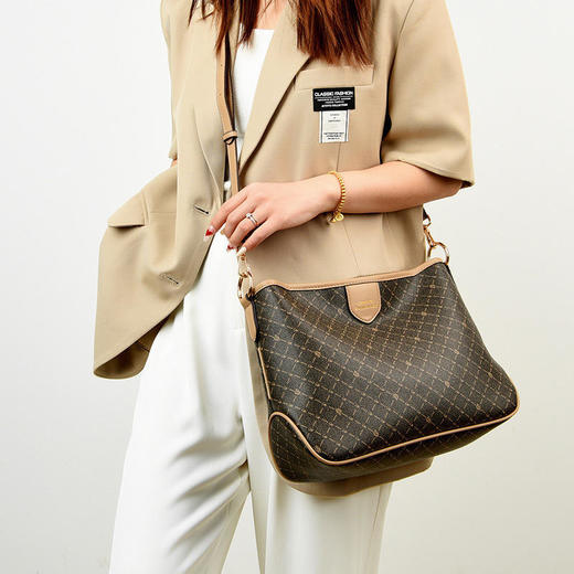 HD61572022新款欧美时尚大容量通勤斜挎大包印花休闲手提斜挎包 商品图0