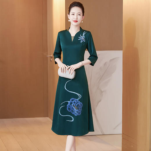 高贵优雅，新款婚宴礼服妈妈装喜婆婆气中长款连衣裙礼服LC-2267 商品图0