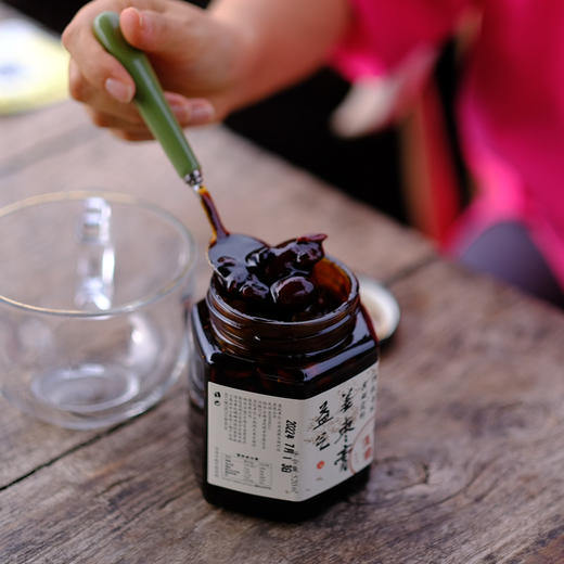 甄选每一道好料，姜枣膏纯手工熬制，甄选云南头道老黑糖 农场自产窖藏的老姜 中宁无硫枸杞 福建莆田龙眼肉，男女都可以喝 520g/瓶 商品图12