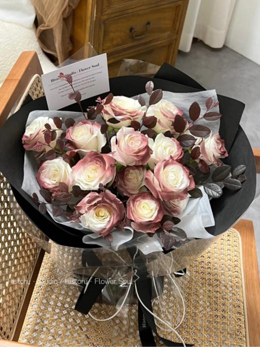 【喷色玫瑰】【同城配送】玫瑰花束19朵33朵 商品图0