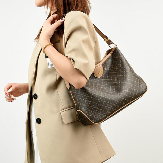 HD61572022新款欧美时尚大容量通勤斜挎大包印花休闲手提斜挎包 商品图1