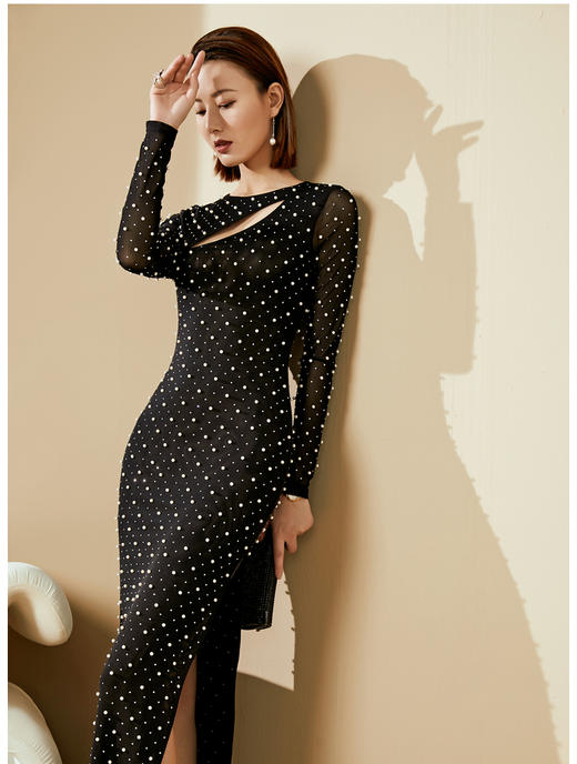 "满天星“礼服裙，仿佛把银河穿上身了，设计剪裁上，运用了旗袍的版型，塑造出东方美，整体低调华丽，在大场合中，这就是一款，不争艳，但却令人一眼难以忘怀J203I4614颈袖添香 商品图5