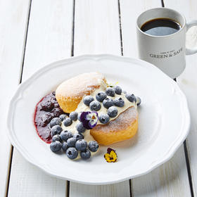 新鲜蓝莓奶油松饼+美式咖啡  Fresh Blueberry Creamy Pancake + Americano