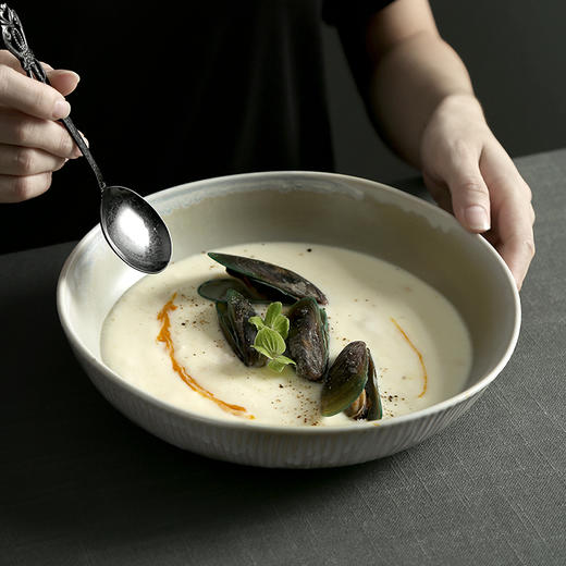 DXC北欧加深陶瓷菜盘子圆形精致创意个性家用 不规则陶瓷餐具深盘 商品图0