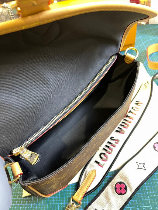 Lv新款法棍包（顶级原单） 商品图5