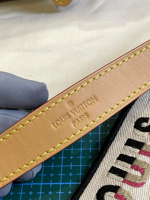 Lv新款法棍包（顶级原单） 商品图7