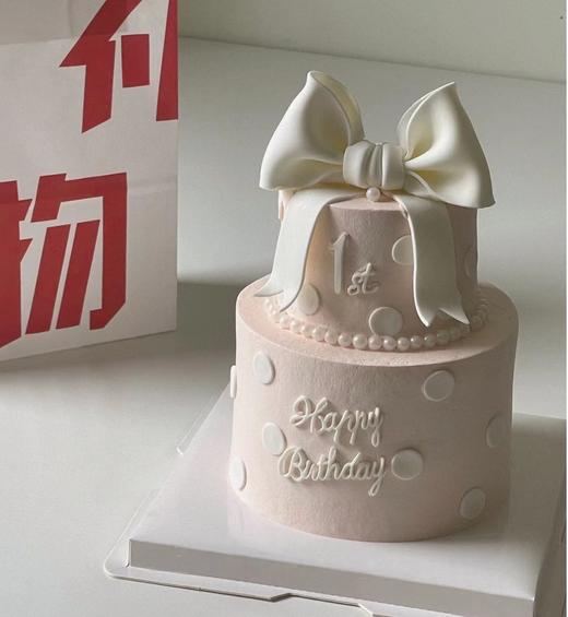 Ins淡粉蝴蝶结双层蛋糕 商品图0