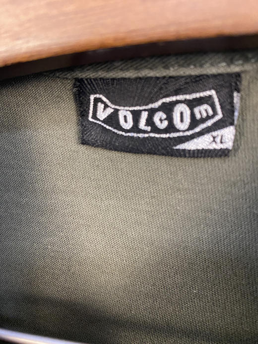 Y2K Vintage VOLCOM
美国殿堂级的滑板、冲浪极限服饰等用品品牌  短袖T恤 _PST(XL) 商品图2