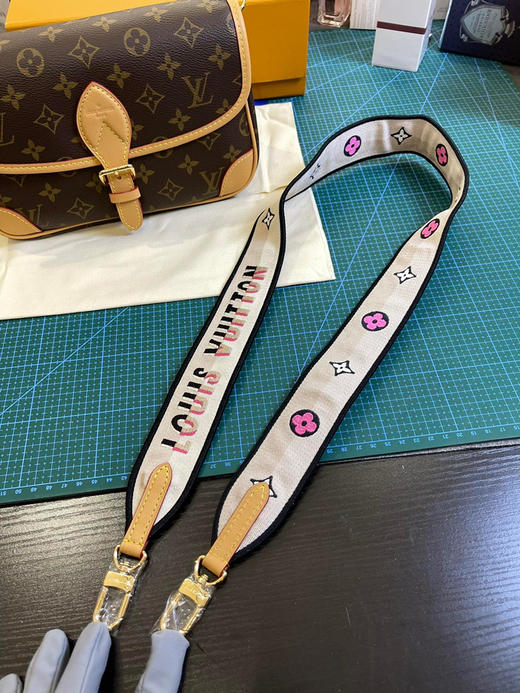 Lv新款法棍包（顶级原单） 商品图8