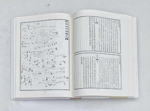 《中国历史地理文献辑刊》，精装，16开，全70册，李勇先主编，上海交通大学出版社2009年版，定价49000，售价11800元。仅此一套！！

在传统的经史子集四部分类中，地理文献多收录于史部地理志中 商品图11