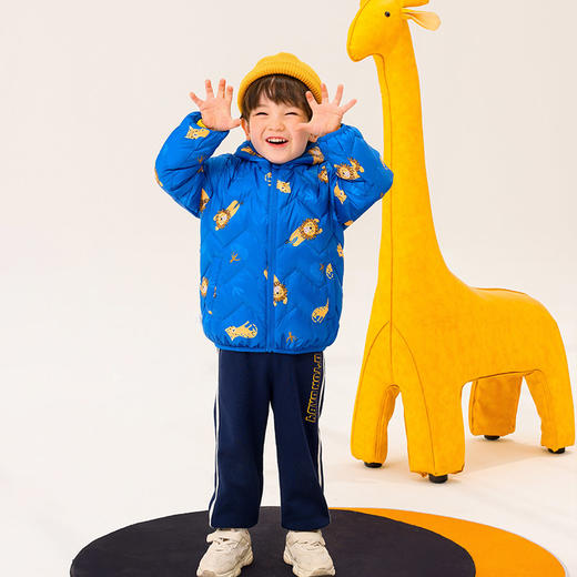 商场同款秋季新款满印男童时尚耐脏连帽轻羽绒外套M312102922515 商品图1