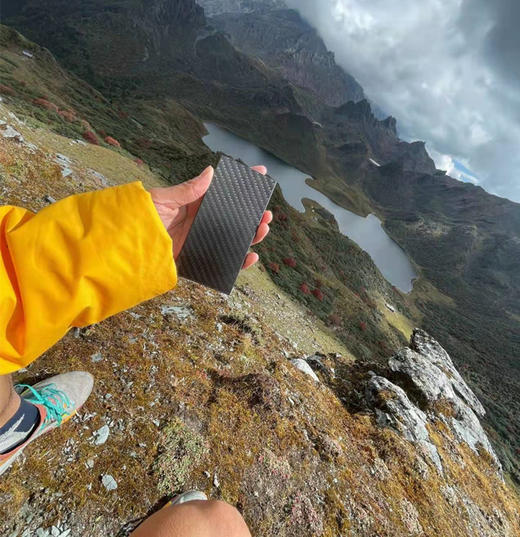 NITECORE 奈特科尔 碳纤10000毫安移动电源 充电宝 3C认证可上飞机 商品图10