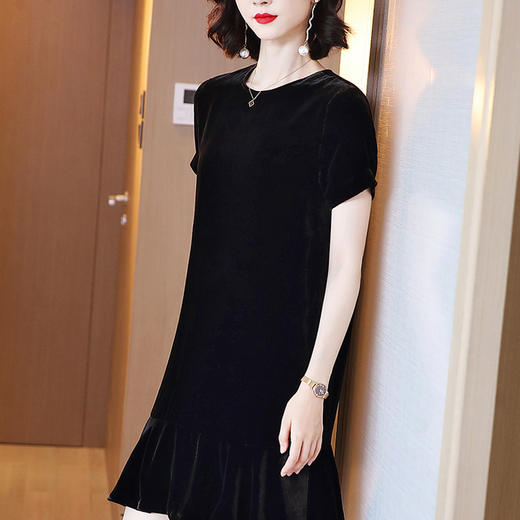 丁摩 圆领进口金丝绒连衣裙女荷叶边下摆简约优雅气质A字裙子Q122050 商品图0