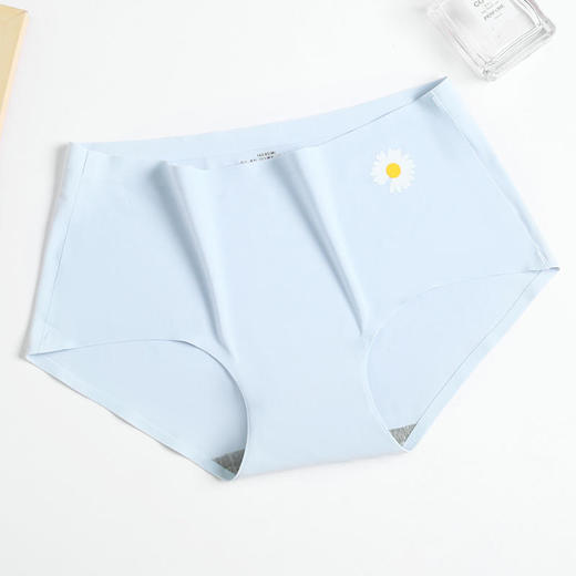 【石墨烯黑科技】无痕冰丝内裤女甜美小雏菊石墨烯裆快速干透纤薄无感柔滑凉感女士抗jun中腰透气少女三角内裤 商品图6