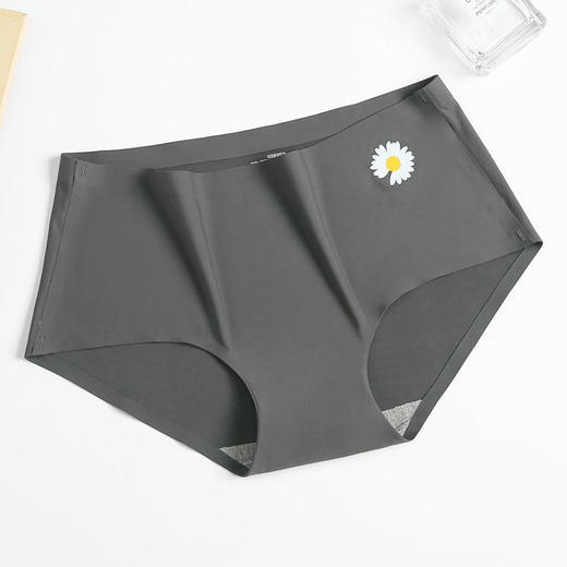 【石墨烯黑科技】无痕冰丝内裤女甜美小雏菊石墨烯裆快速干透纤薄无感柔滑凉感女士抗jun中腰透气少女三角内裤 商品图10