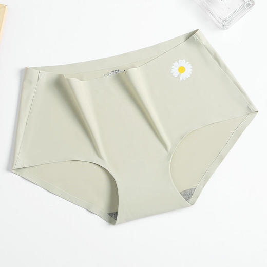 【石墨烯黑科技】无痕冰丝内裤女甜美小雏菊石墨烯裆快速干透纤薄无感柔滑凉感女士抗jun中腰透气少女三角内裤 商品图8