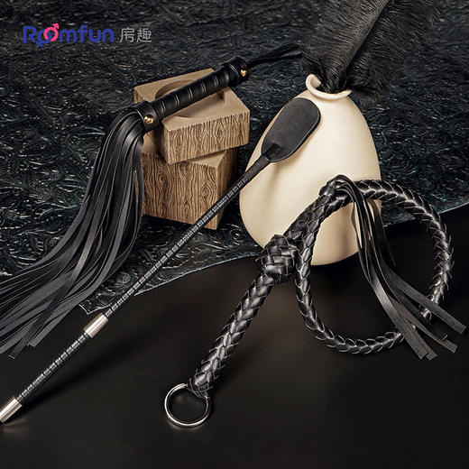 roomfun 房趣 女王马鞭SP拍大屁股惩罚夫妻情侣调教工具情趣鞭子小皮鞭皮拍 商品图0