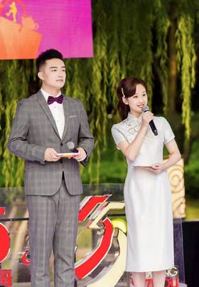 荷言HEYEN 苏园六纪【明星同款】淡蓝色珠光缎+花朵绣花手工旗袍