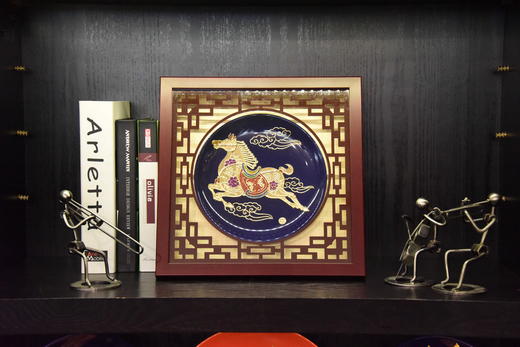 中华老字号马踏祥云盘挂件（8英寸蓝釉）送礼必备 商品图0