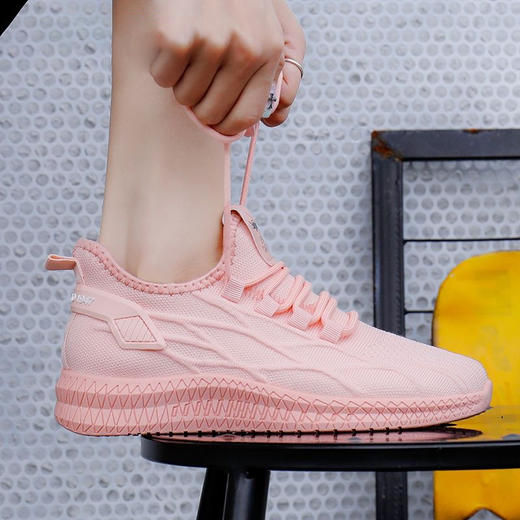 【升级款飞织鞋 | 儿童成人&男女同款】鞋底加厚柔软防滑 鞋面采用黑科技面料 防飞溅防污防油 百搭运动鞋休闲鞋 商品图12