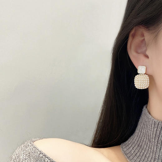 JU-A31062韩国感米粒珍珠耳环女气质简约百搭耳钉小众设计感方形耳坠饰 商品图2