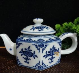 青花三多六方茶壶