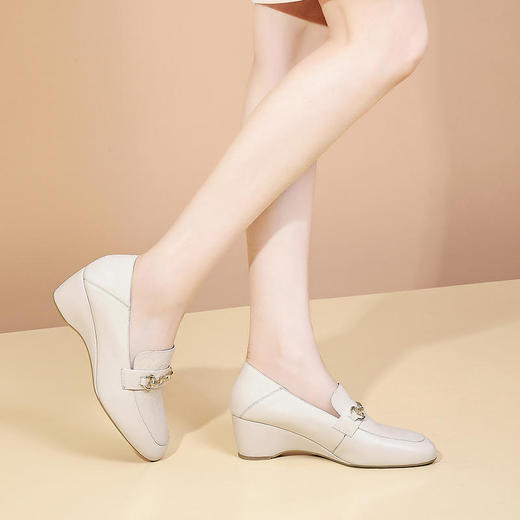 坡跟圆头深口单鞋，大码黑色米白色中跟女鞋DP-8425 商品图1