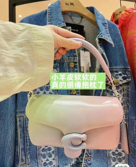 巨折史低价‼️史最低‼️Coach 专柜款pillow tabby 18云朵包 渐变色🍓🍓 商品图6