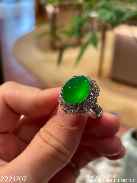 艳阳绿蛋面戒指【2221707】具体价格微信咨询 商品图2