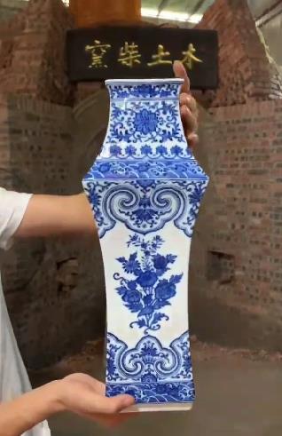 杜芳星：新品如意花卉四方瓶 商品图0