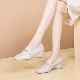 坡跟圆头深口单鞋，大码黑色米白色中跟女鞋DP-8425