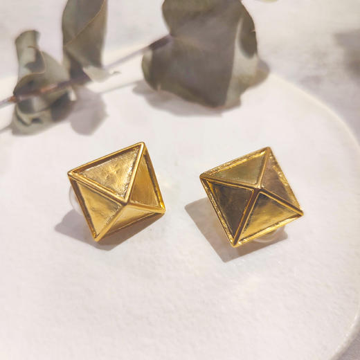 北京仓｜KJL-Satin Gold Pyramid-金色 方形 耳夹（无需耳洞）［美国设计师］ 商品图3