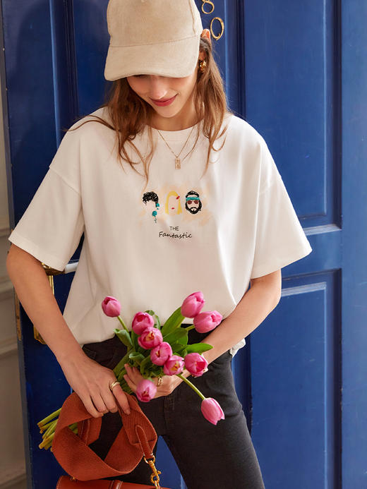 欧芮儿白色t恤女夏季2022年新款宽松时尚钉珠印花落肩袖圆领上衣 商品图0