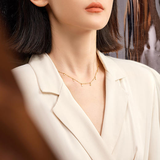 周六福5G黄金星芒项链女3代无极金系列时髦金计价足金锁骨链颈饰 商品图2