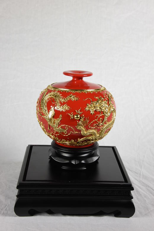 中华老字号蔡氏漆线雕6英寸龙凤呈祥圆瓶（红釉） 商品图1