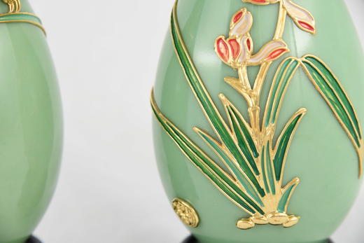 中华老字号蔡氏漆线雕青瓷兰花对瓶 商品图2