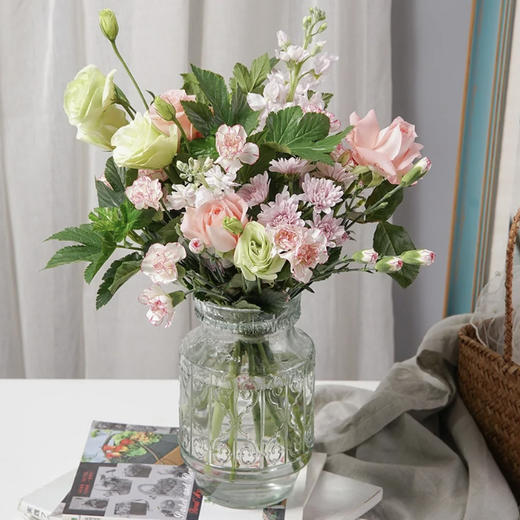 【美好生活】小惊喜系列精品包年鲜花，共计52束，再送2个花瓶 商品图1