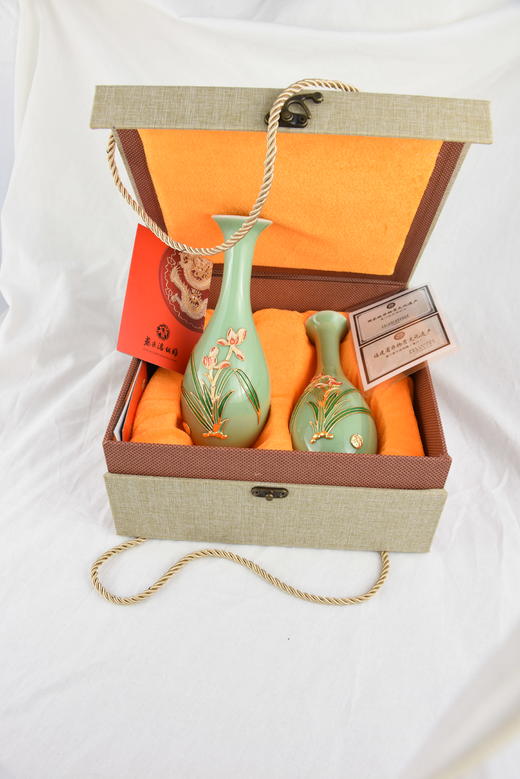 中华老字号蔡氏漆线雕青瓷兰花对瓶 商品图3