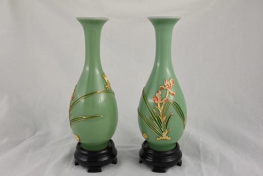 中华老字号蔡氏漆线雕青瓷兰花对瓶 商品图0