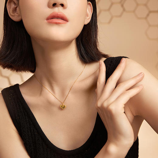 周六福5G黄金爱心吊坠女3代无极金系列时髦金足金计价颈饰挂坠 商品图3