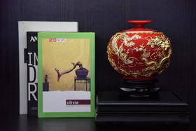 中华老字号蔡氏漆线雕6英寸龙凤呈祥圆瓶（红釉）