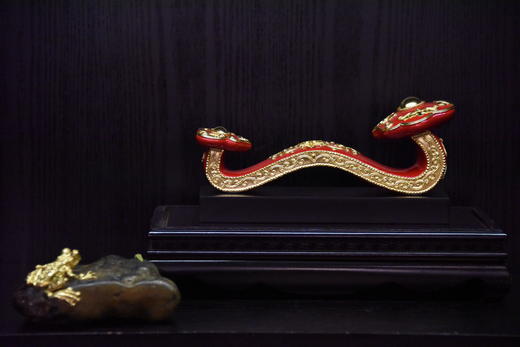 中华老字号蔡氏漆线雕红釉如意摆件（10英寸） 商品图3