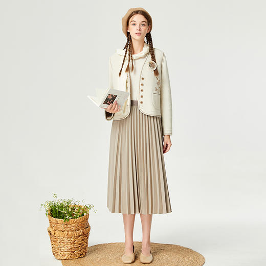 famecoco范可儿撞色绣花羊毛外套女宽松秋季V领短款上衣保暖高弹F225AB004 商品图4