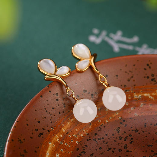 【花香蝶舞】S925银镀金和田白玉圆珠蝴蝶耳饰【CW-80401】 商品图2