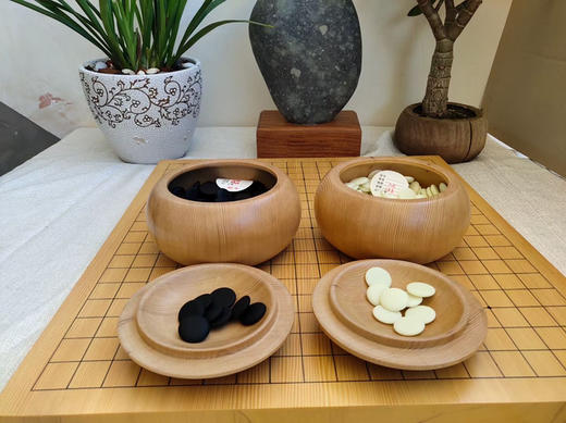 新榧棋罐原木色纯手工打蜡，加A中5号老云子单面凸。 商品图1