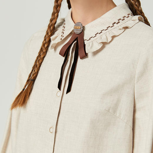 Famecoco范可儿品牌全棉木耳边衬衫女士春秋季原创长袖线条绣花衬衣F225BH012 商品图2